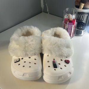 woman’s 8 white fluffy crocs with charms